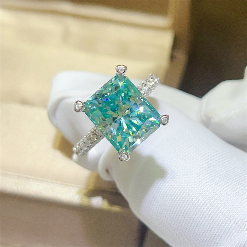 LuxeJewels��ParaGreen Royal �5K Moissanite Signature Ring